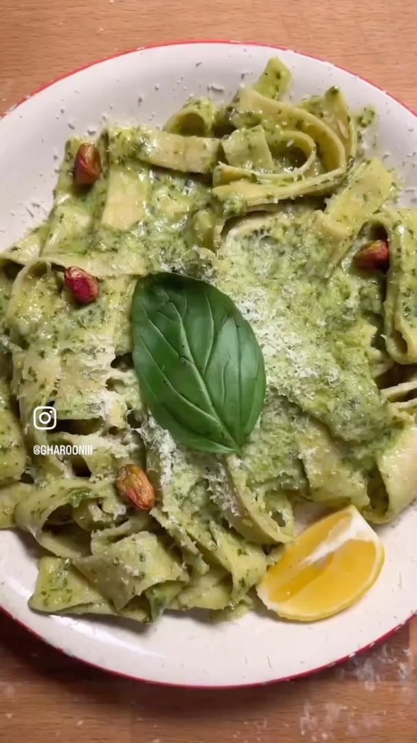 پاستا با پستو پسته‌ای