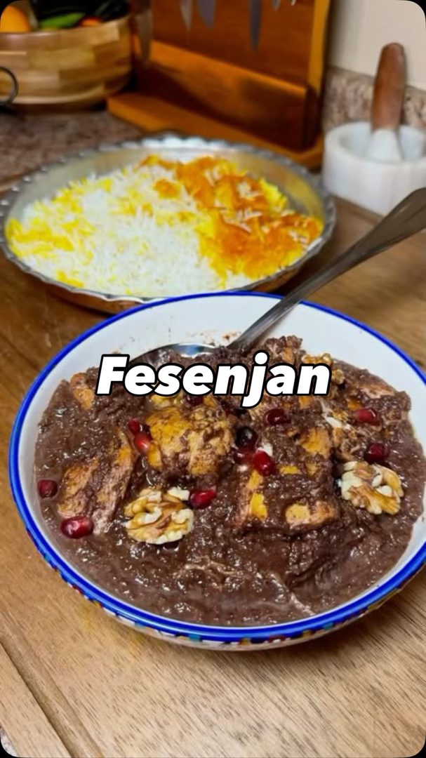 فسنجان (خورش مرغ با رب انار و گردو)